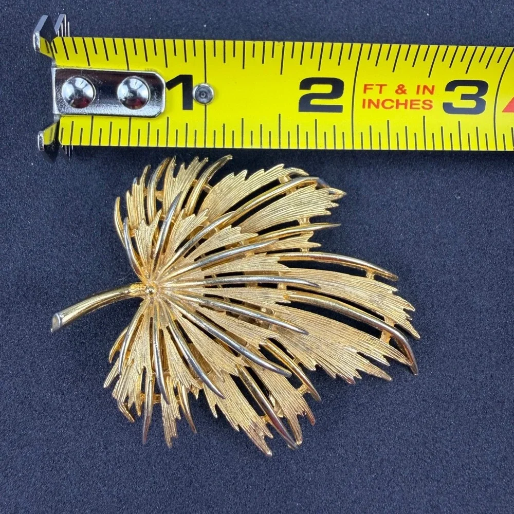 Vintage Gold Tone Textured Maple Leaf Brooch Pin Openwork Nature Fall 2